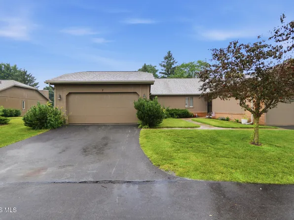 7 Meadowpond Dr, Perrysburg, OH 43551