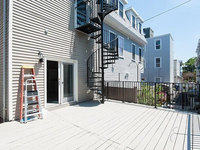 527 E 4th St #1 — Photo 21