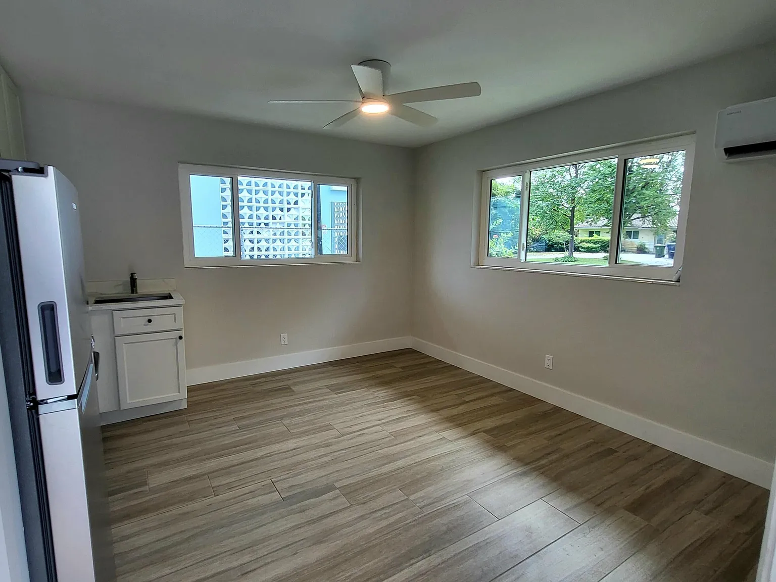 2 bed, 1.0 bath, 350 sqft, $1,300 — Photo 3