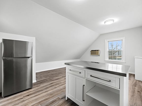 2nd image of 3 Harbor Ln APT 3A