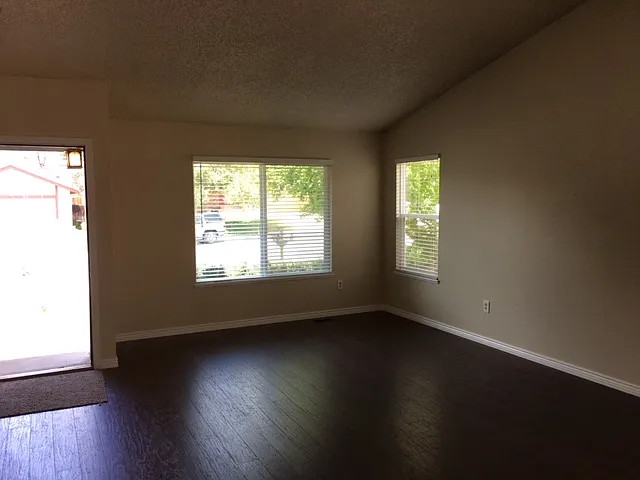 3 bed, 2.5 bath, 2100 sqft, $2,950 — Photo 3