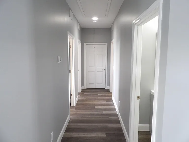 240 E Court St — Photo 17