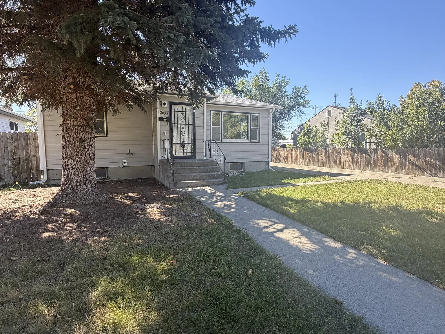 2032 Avenue B - 1 — Photo 2