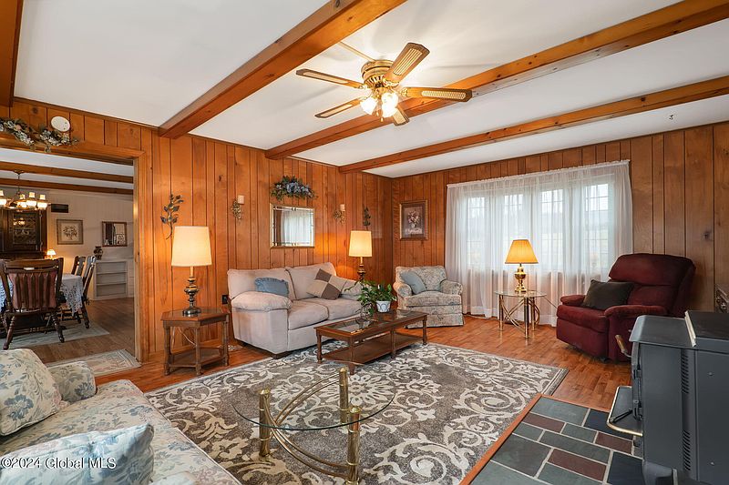 4th image of 237 Philip Schuyler Road