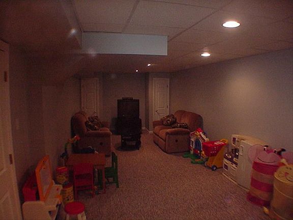 5th image of 73 Broadlawn Dr