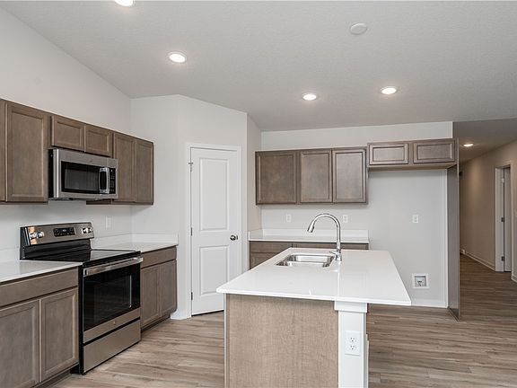 4th image of 1217 Featherstone Ave NE