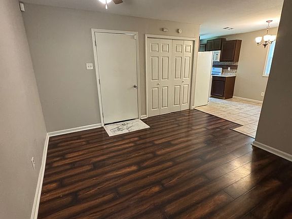 2nd image of 2857 Lakeland Dr