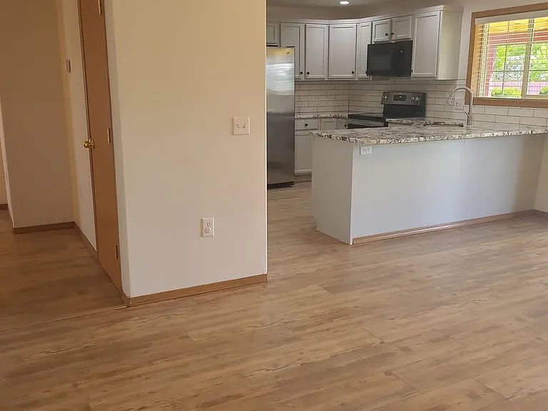 1349 E Greens Loop — Photo 10