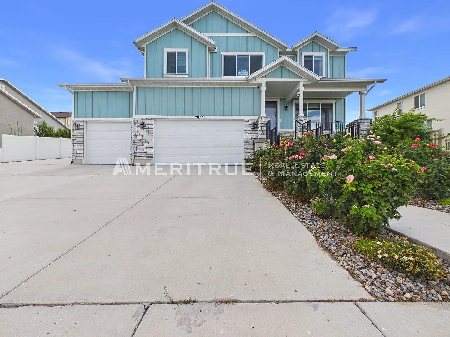 Large luxurious house with view of beautiful Utah Lake! — Photo 1