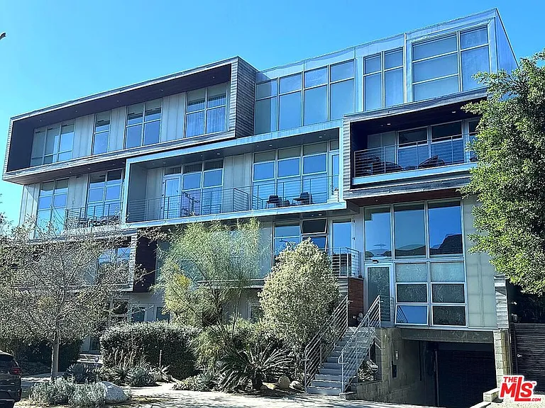 611 N Bronson Ave #10 — Photo 1