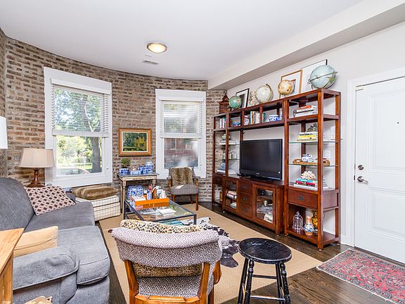 4th image of 2612 N Whipple St #1