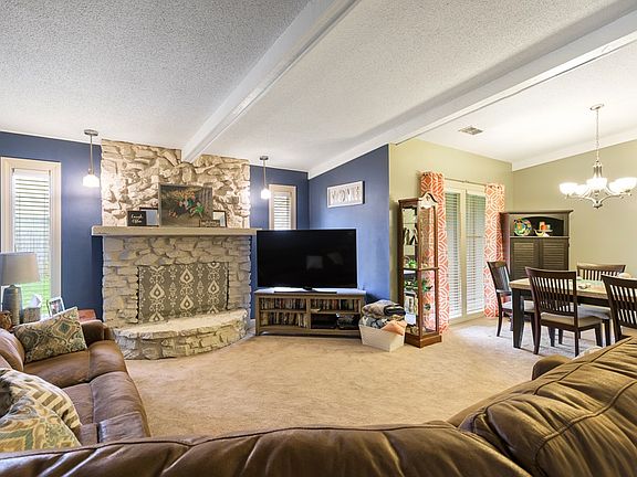 4th image of 5305 N Leslie Dr
