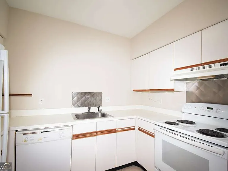 1421 Peachtree St NE #307 — Photo 4