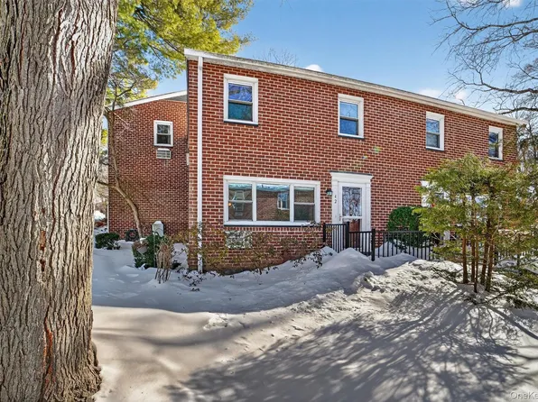 42 Charter Circle #42, Ossining, NY 10562