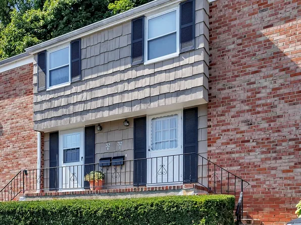 32 Weed Hill Avenue #R, Stamford, CT 06907