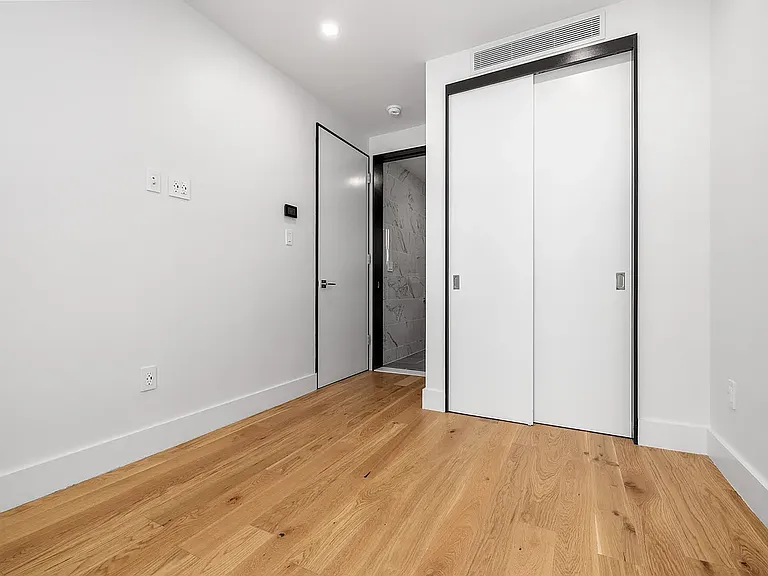 268 E 7th St #Penthouse 6 — Photo 13