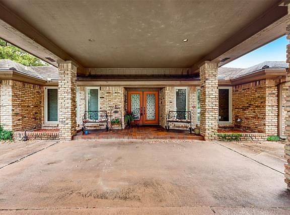2nd image of 1910 Stonebrook Dr