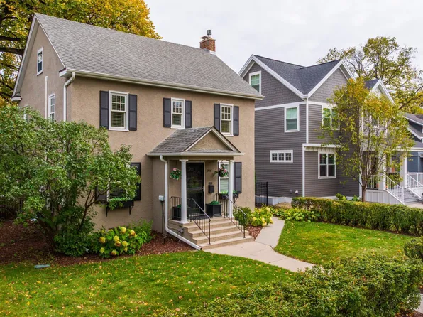 906 8th St S, Fargo, ND 58103