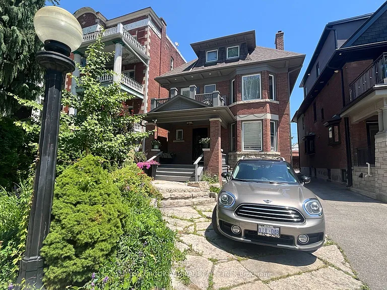 335 Palmerston Blvd #MAIN — Photo 1