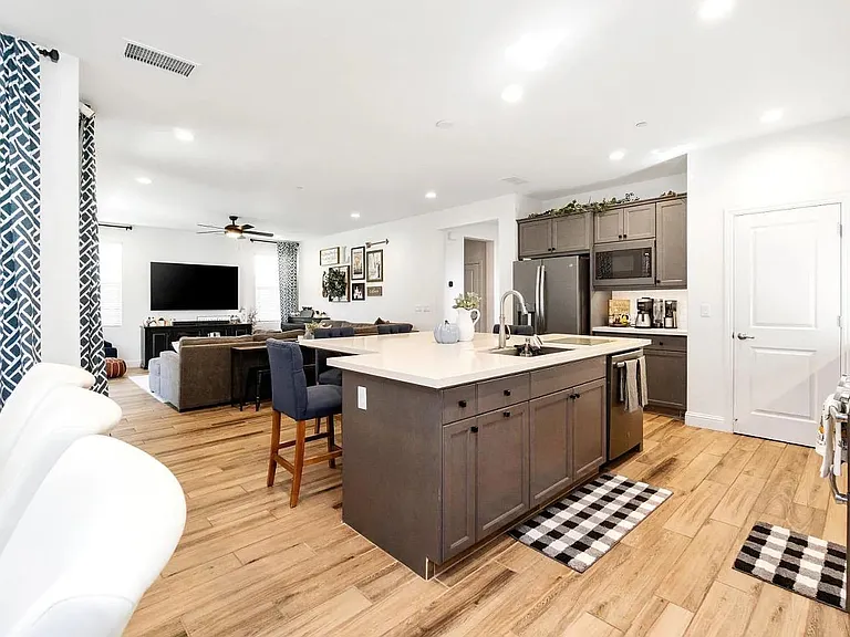 308 Meridian Ave — Photo 5
