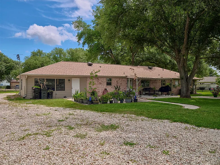 9326 Kostelnik St — Photo 49