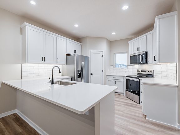 2nd image of 5948 Loxton St