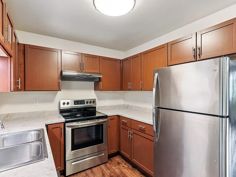 Woodfield Heights Apartments — Photo 14