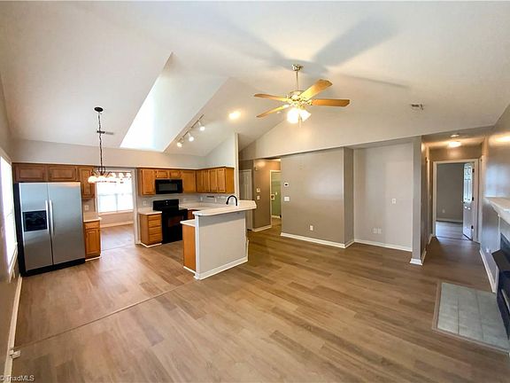 3rd image of 3803 Payne Rd