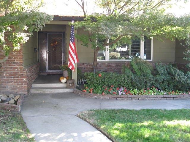1st image of 912 Crestwood Dr
