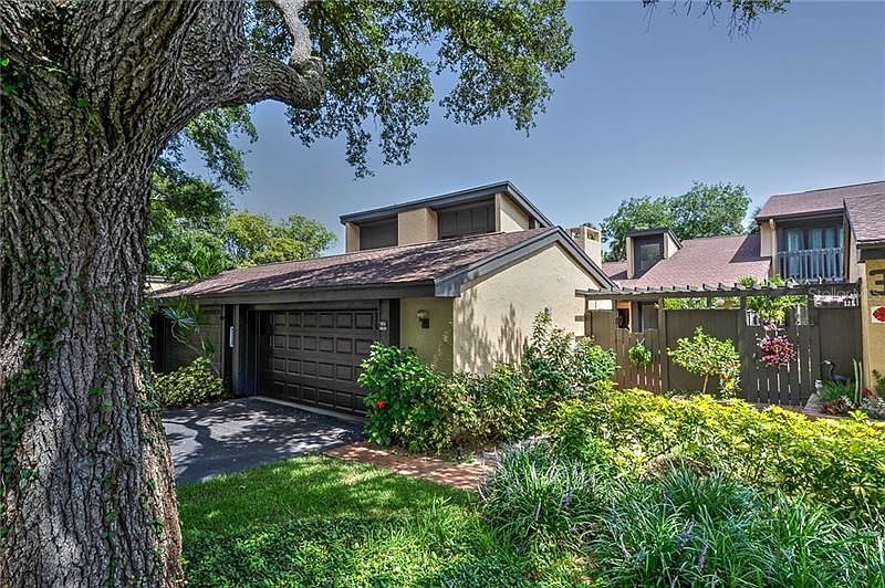 Charming Villa in popular Randolph Farms