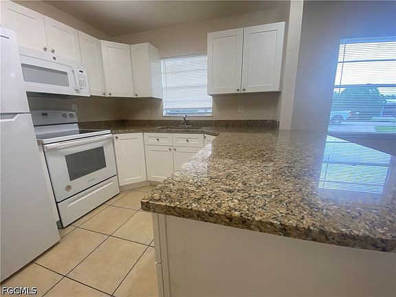 4th image of 2217/2219 Violet Dr