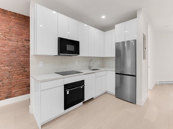 3rd image of 220 Saint James Pl #2B