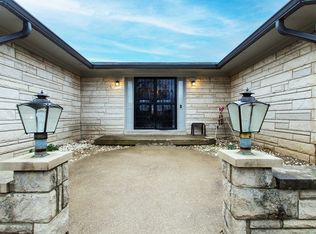 1079 Oakwood Dr, Lexington, KY 40511