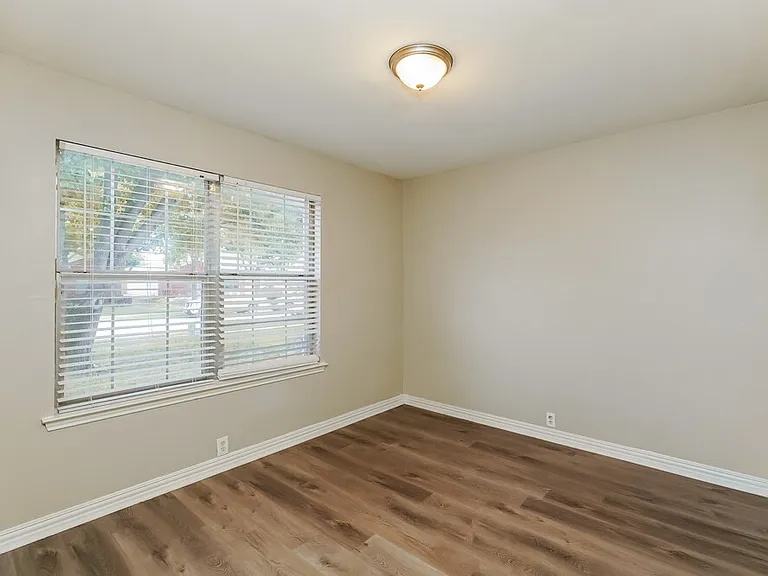 1001 Springcreek Dr — Photo 12