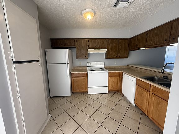 4th image of 102 Cockerham St APT B
