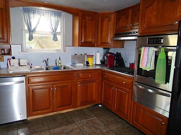 3rd image of 22 Westminster Dr