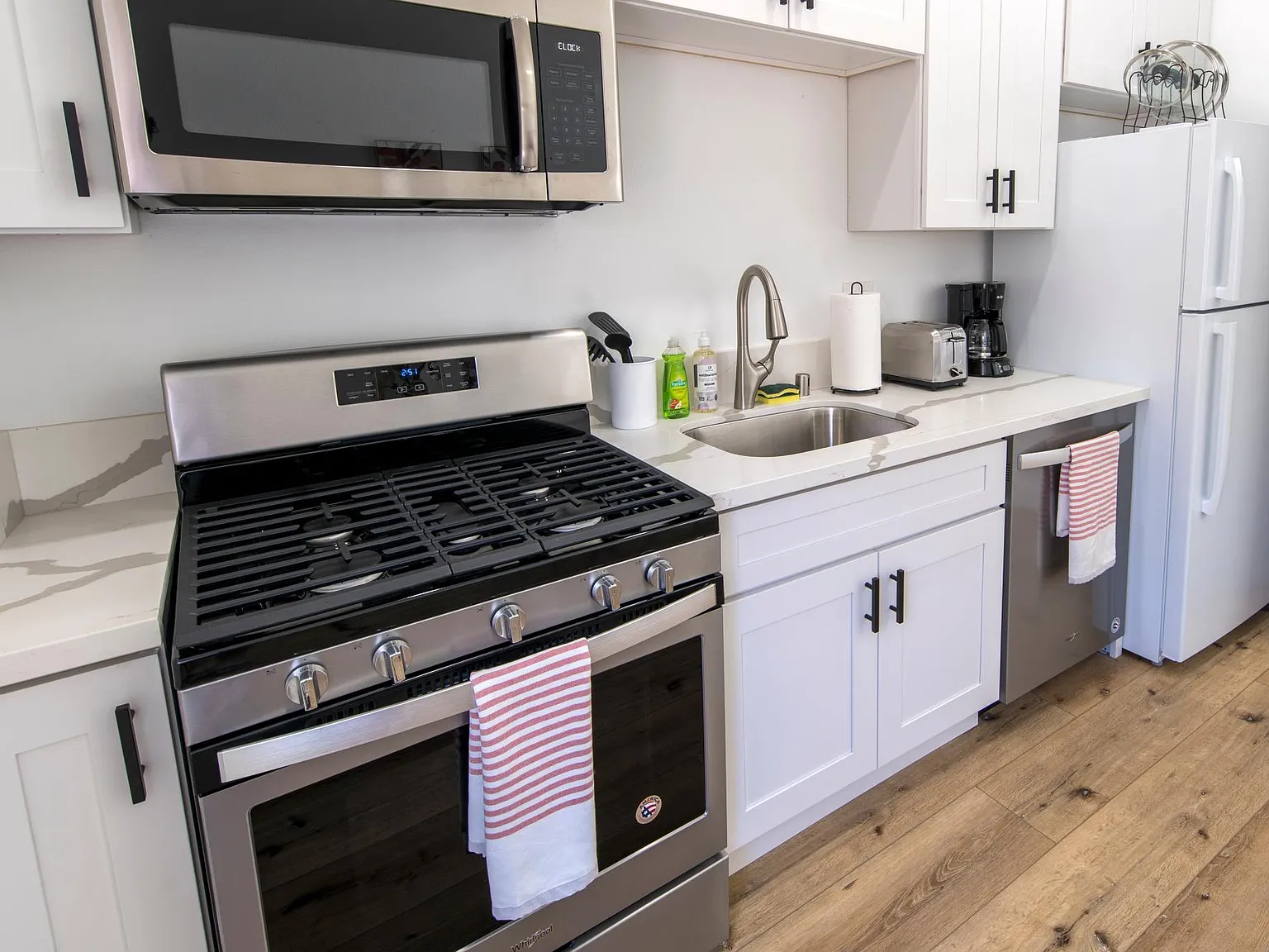 Studio, 350 sqft, $2,000 — Photo 3