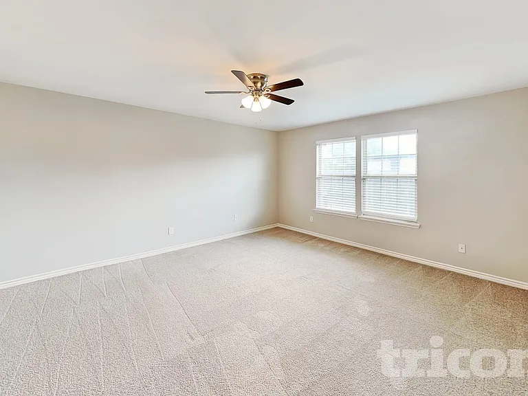 1326 Foster St — Photo 6