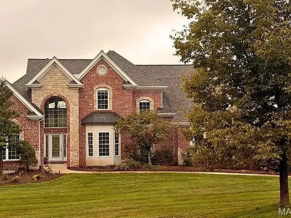 9716 Avondale Hills Ln, Wentzville, MO 63385