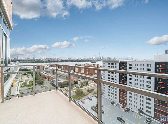 2nd image of 1807 Hudson Park #1807