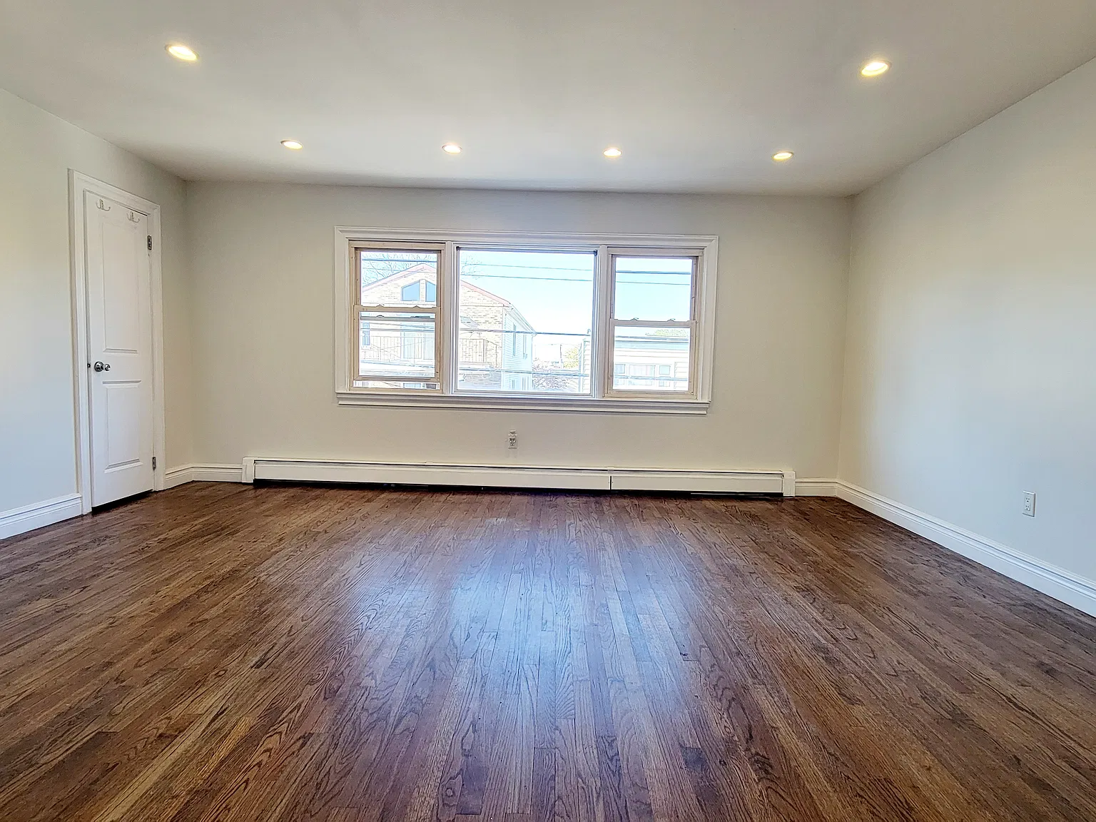 3 bed, 1200 sqft, $2,350 — Photo 4