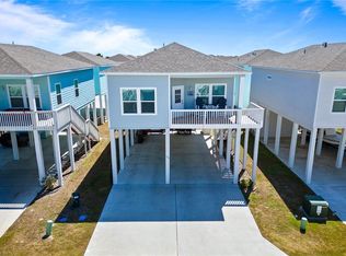 107 Caledonia Dr, Rockport, TX 78382