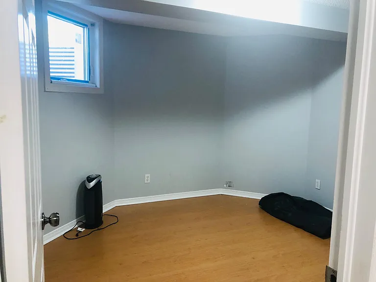 456 Weston Cres #1 — Photo 4