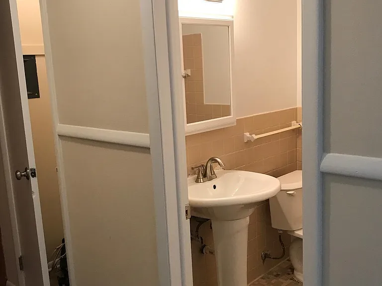 725 Wayzata Blvd E #7 — Photo 6