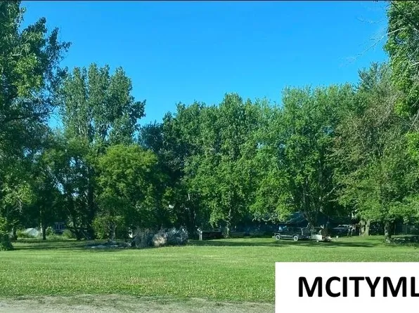 450 3rd St E, Crystal Lake, IA 50432