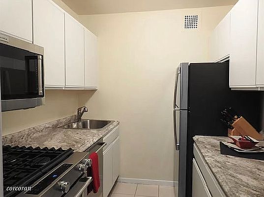 3rd image of 200 E 58th St APT 7E