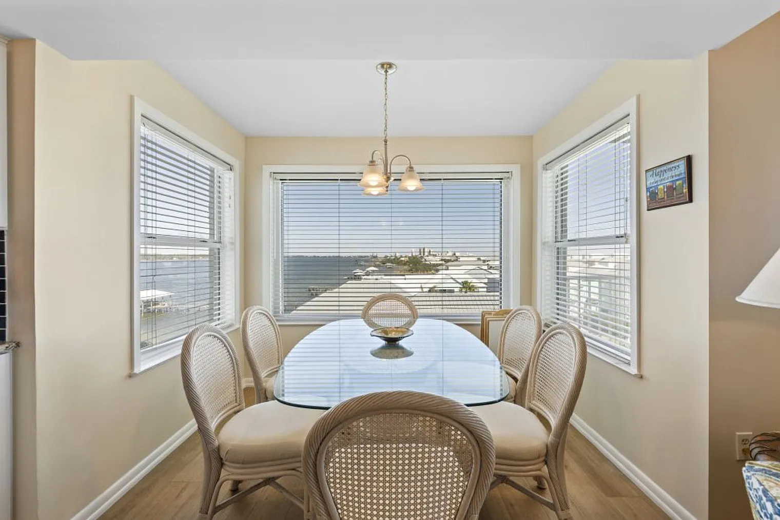 3 bed, 2.0 bath, 1097 sqft, $3,946 — Photo 3