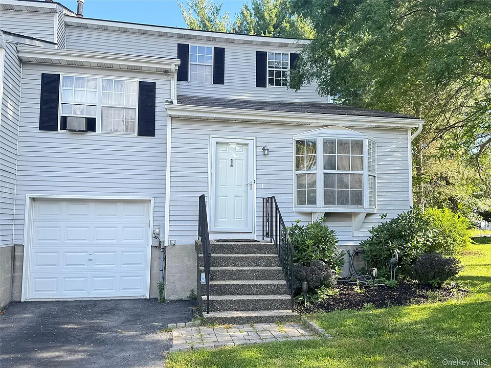 1 Hawthorn Ct