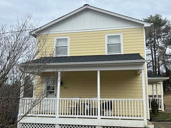 2nd image of 919 Montrose Ave #A