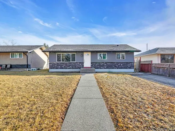 2046 NW 33rd St SE, Calgary, AB T2B 0T9
